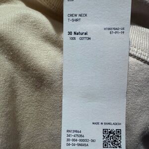 Uniqlo NATURAL COLOR 100% cotton t-shirt. Medium